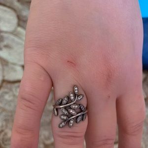 Pandora leaf ring